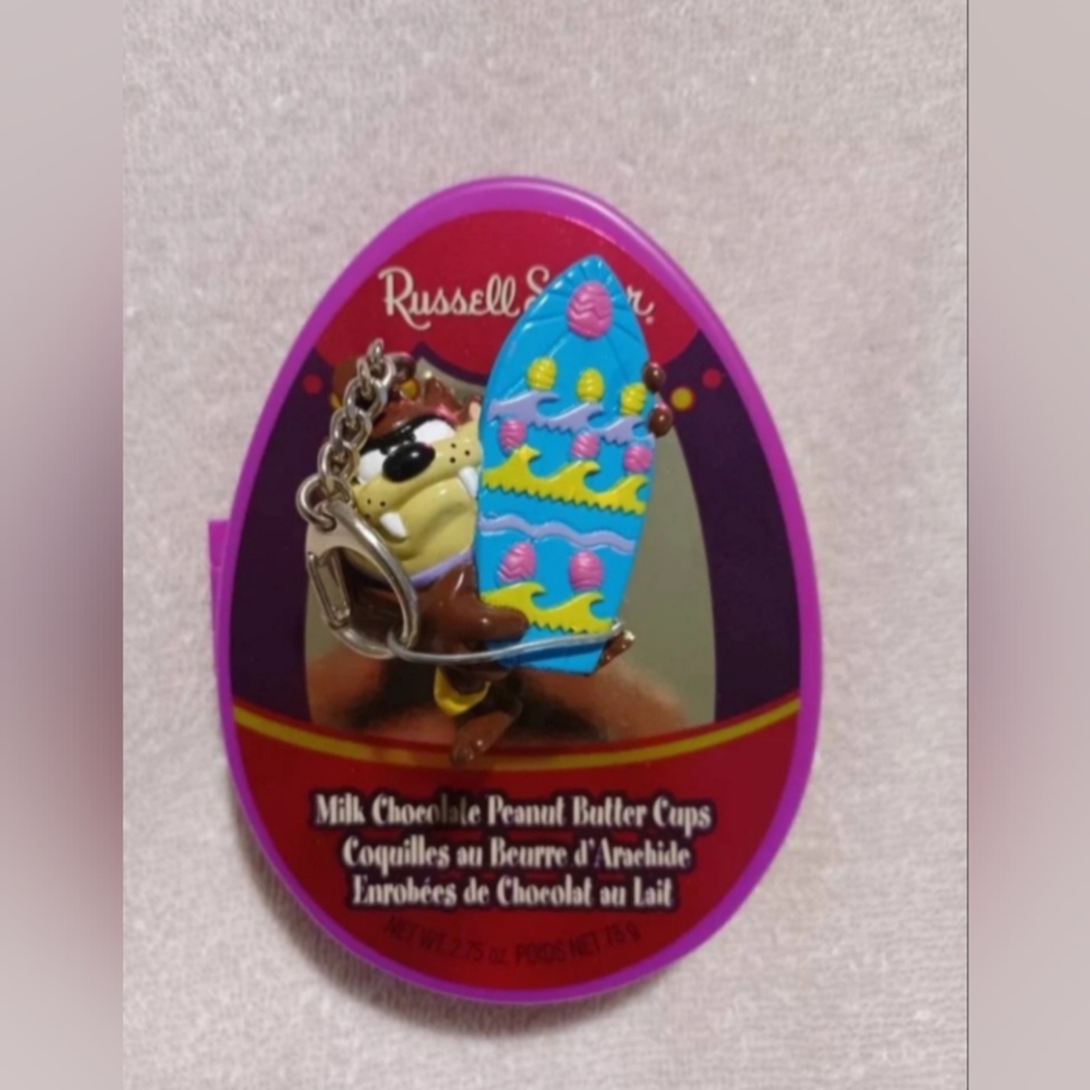 Vintage Looney tunes taz surfing keychain with Easter egg shaped container